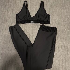 alo yoga airlift matching set black/gray